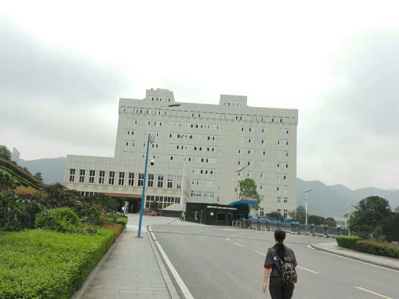 牛氣！勤牛地標性辦公大樓今隆重喬遷啟用。 ---從此，我就在你的丹楹刻桷中成就極致！