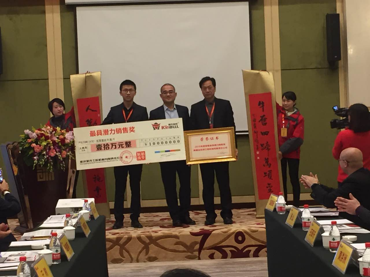 實業興邦,產業報國:2017,擼起袖子加油干 實業興邦,產業報國:2017,擼起袖子加油干