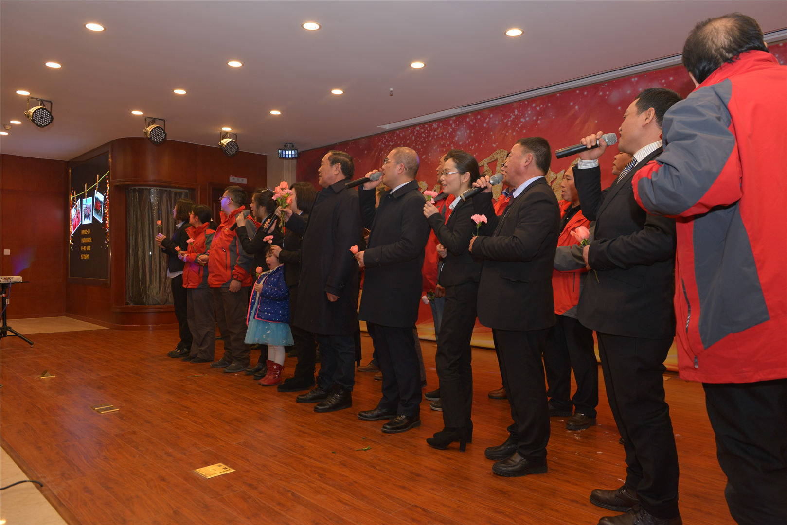 “沖破危機(jī)展芳華，戒驕戒懶創(chuàng)輝煌” ——“解放思想，戒驕戒懶”主題年會(huì)掠影